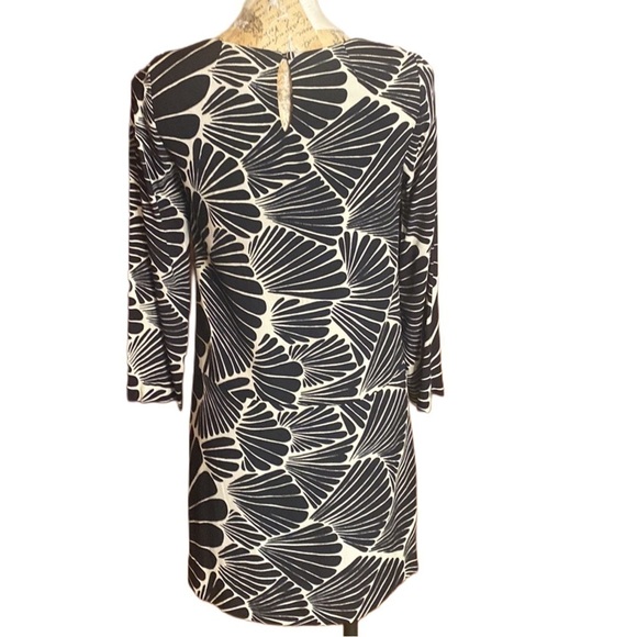 J. Crew Black and White Pocketed Shift Dress Shell motif office or party Size 6 - Picture 4 of 10